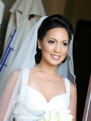 婚宴上新娘花妆怎么办