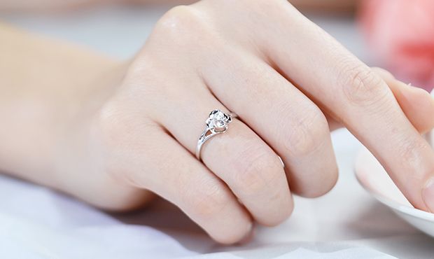 什么是彩金钻戒 乐维斯彩金钻戒好吗