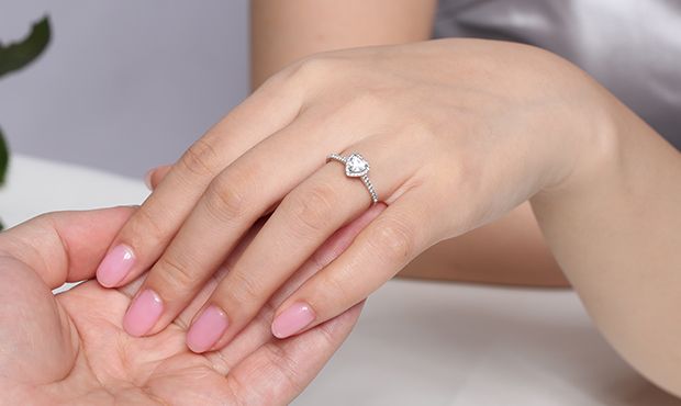 求婚钻戒选哪些品牌好 求婚钻戒品牌排行榜