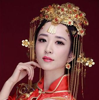 怎样根据脸型和服饰选择婚礼耳饰