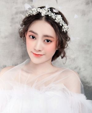 怎样根据脸型和服饰选择婚礼耳饰