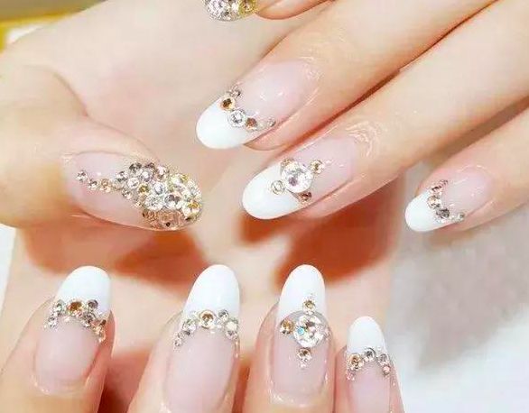 拍婚纱照指甲适合什么颜色，拍婚纱照必须去做指甲吗？