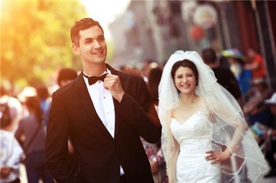 新郎婚礼穿搭实用攻略，婚礼上新郎怎么穿更时尚
