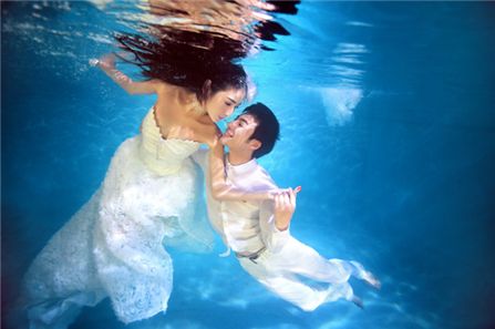 水下婚纱照如何拍？拍水下婚纱照有什么讲究