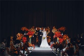 新娘婚礼当天的礼服选择 新娘结婚当天礼服一般几套