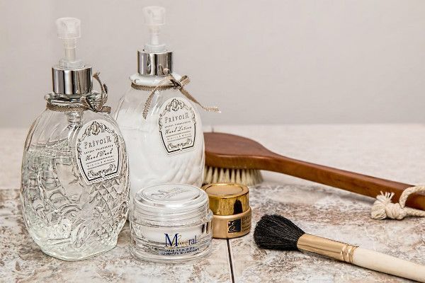 不需要洗面奶反而皮肤好 皮肤其实无需护肤品是真的吗