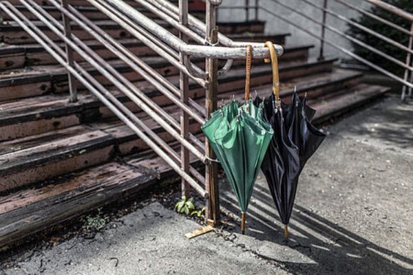 下雨拍婚纱照好不好 下雨怎么拍婚纱照