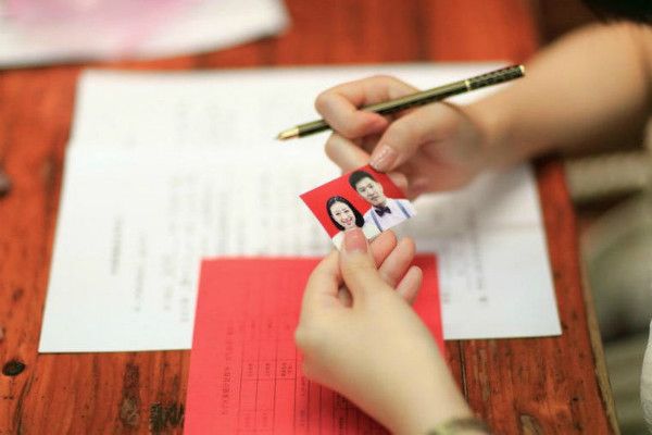 结婚登记都需要筹备什么 结婚登记照怎么拍好看