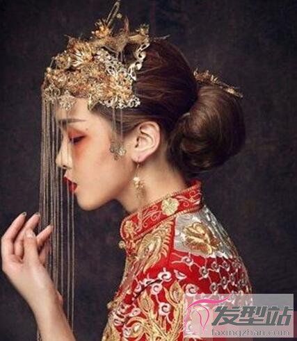 穿秀禾服怎么样选发型 盘发演绎中式复古风