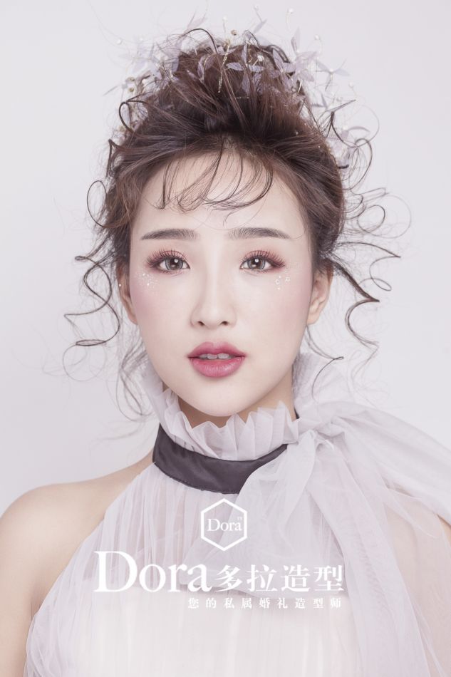 多拉新娘跟妆资深新娘造型师新娘跟妆 2018档期火热预定中