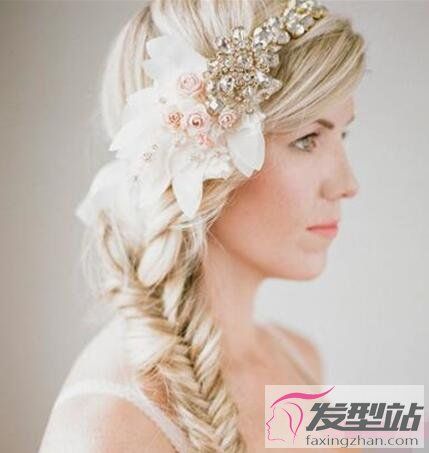 长发新娘怎么编头发 鱼骨辫编发美得够浪漫