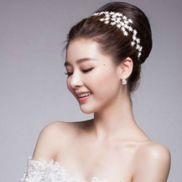 新娘婚纱礼服穿晚礼服发型选什么好