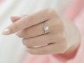 女生订婚戒指戴哪只手 订婚戒指和求婚戒指是同一个吗