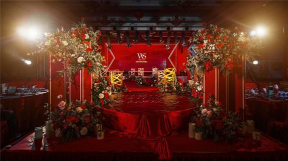 仅售11999元 婚庆套系 仅售11999元 婚庆套系