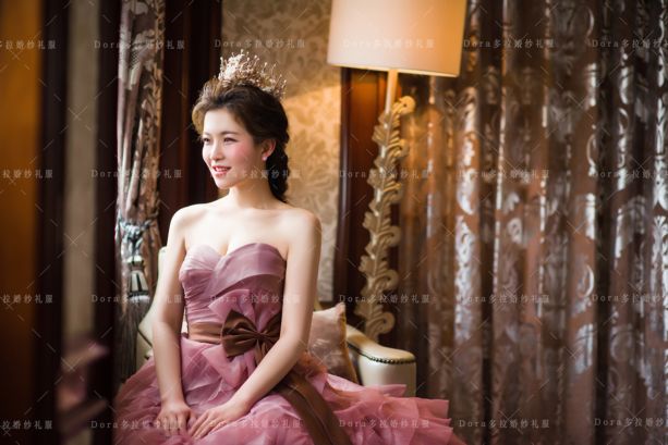 婚纱礼服 礼服出租 婚礼新娘跟妆 婚礼新娘跟拍