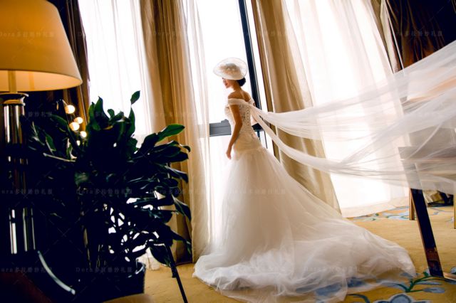 婚纱礼服 礼服出租 婚礼新娘跟妆 婚礼新娘跟拍