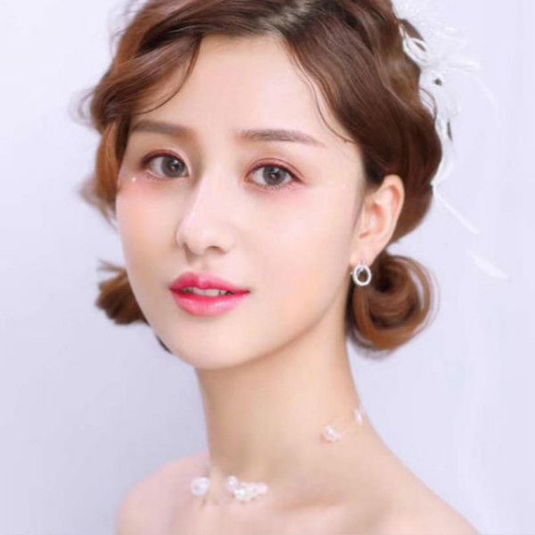 短发婚礼当天新娘头如何做最好看