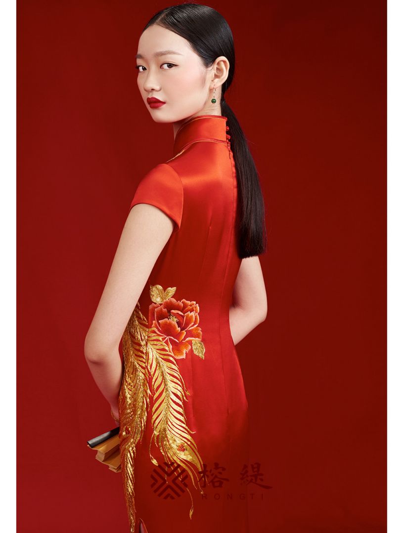 凤鸣牡丹 原创设计-传统单凤旗袍重新演绎 非物质文化遗产继承人苏绣手工作品