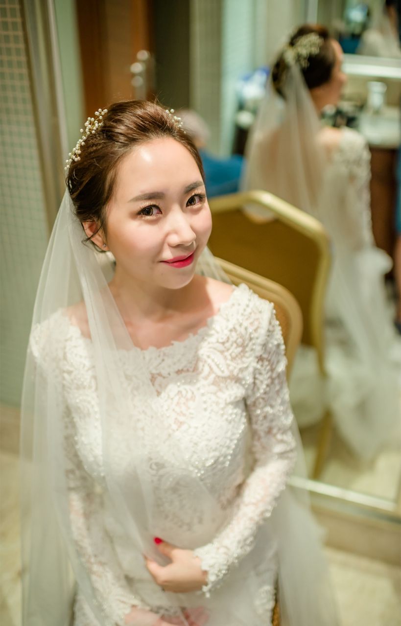 蕾丝露背鱼尾婚纱 创意高跟鞋开瓶器