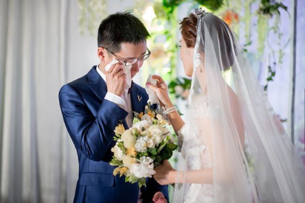 简短结婚典礼邀请短信如何写