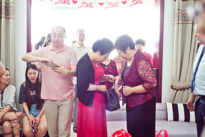 孩子婚礼爸爸妈妈发朋友圈该如何发？
