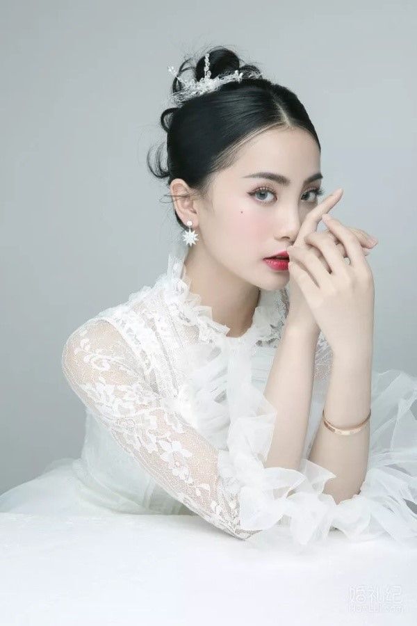 婚纱头饰造型图片大全