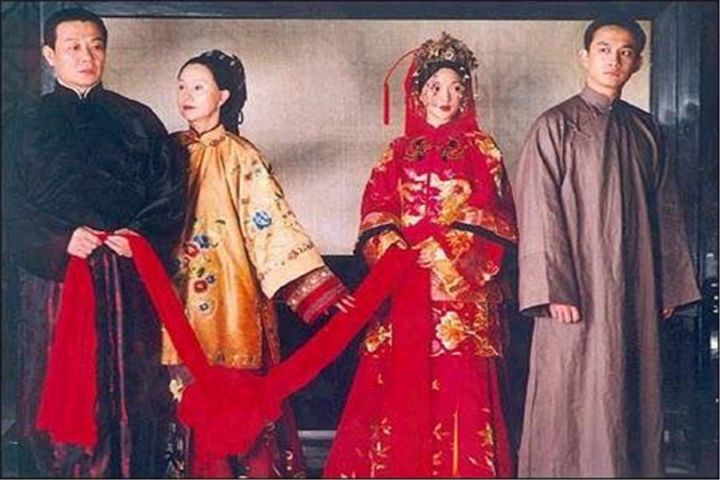 中式婚礼礼服叫啥 除了秀禾服中式新娘还有这些婚服可以穿