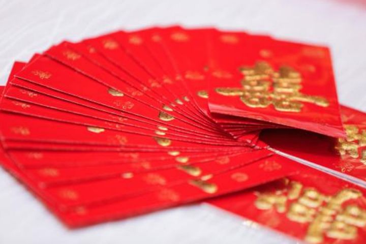 婚礼当天收的礼金给谁？