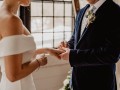 结婚宴会男左女右如何断定