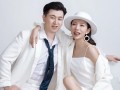 结婚新郎西服系扣子吗