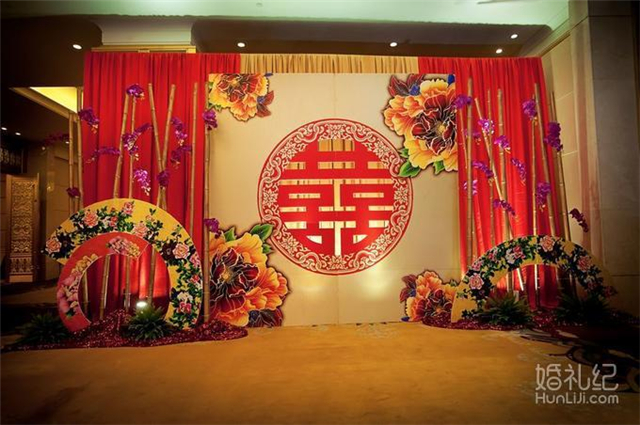 一个中式主题结婚典礼布景方法